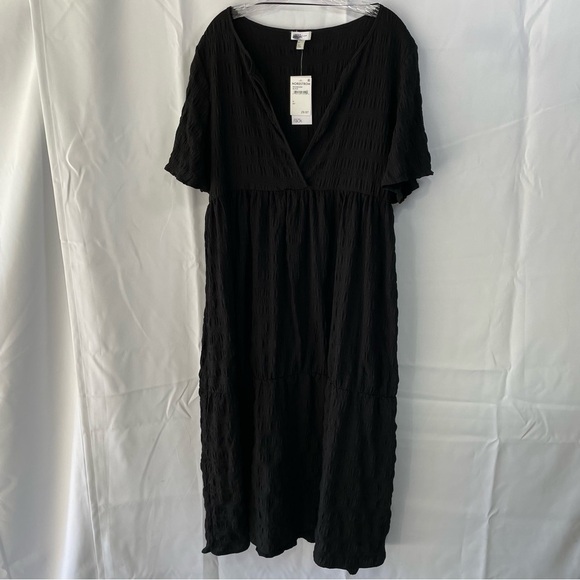 Nordstrom Women’s Black Texture Flowy Maxi Dress Size Medium V-Neck Tiered - Picture 1 of 10